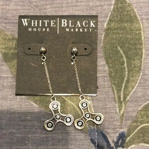White house drop earrings